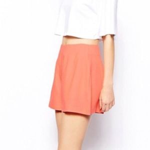 High waisted linen shorts with pockets